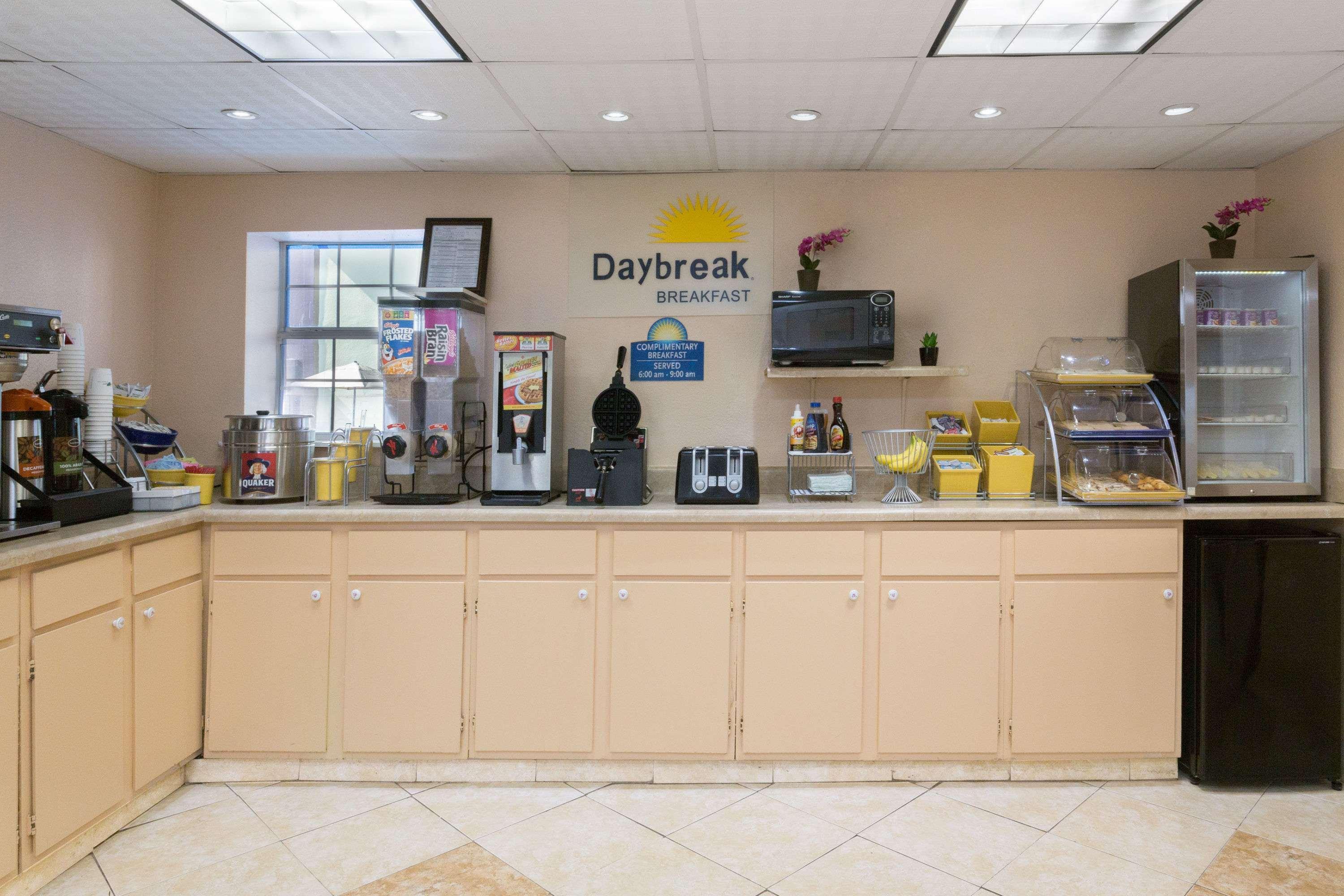 Days Inn By Wyndham Waycross Kültér fotó