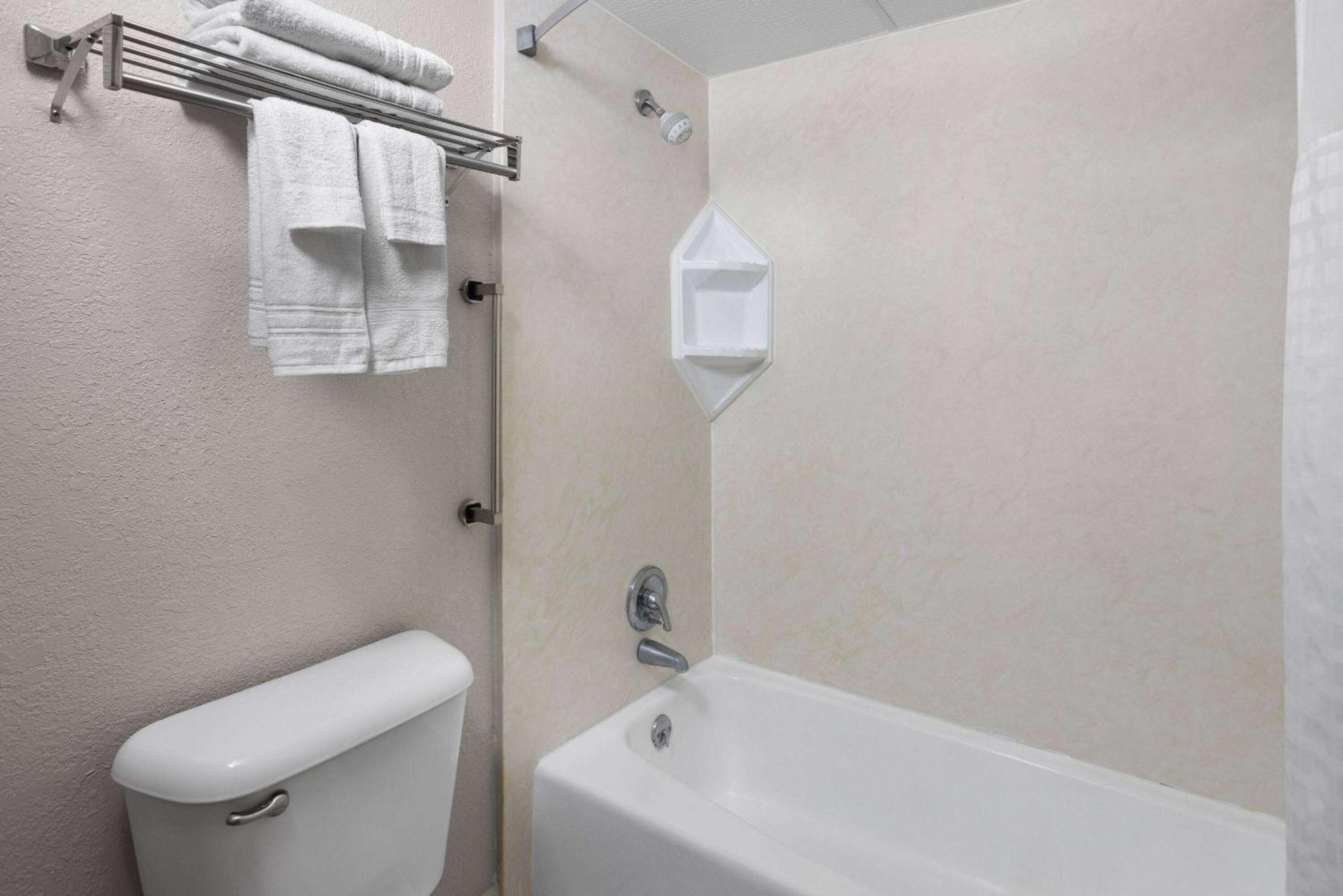 Days Inn By Wyndham Waycross Kültér fotó