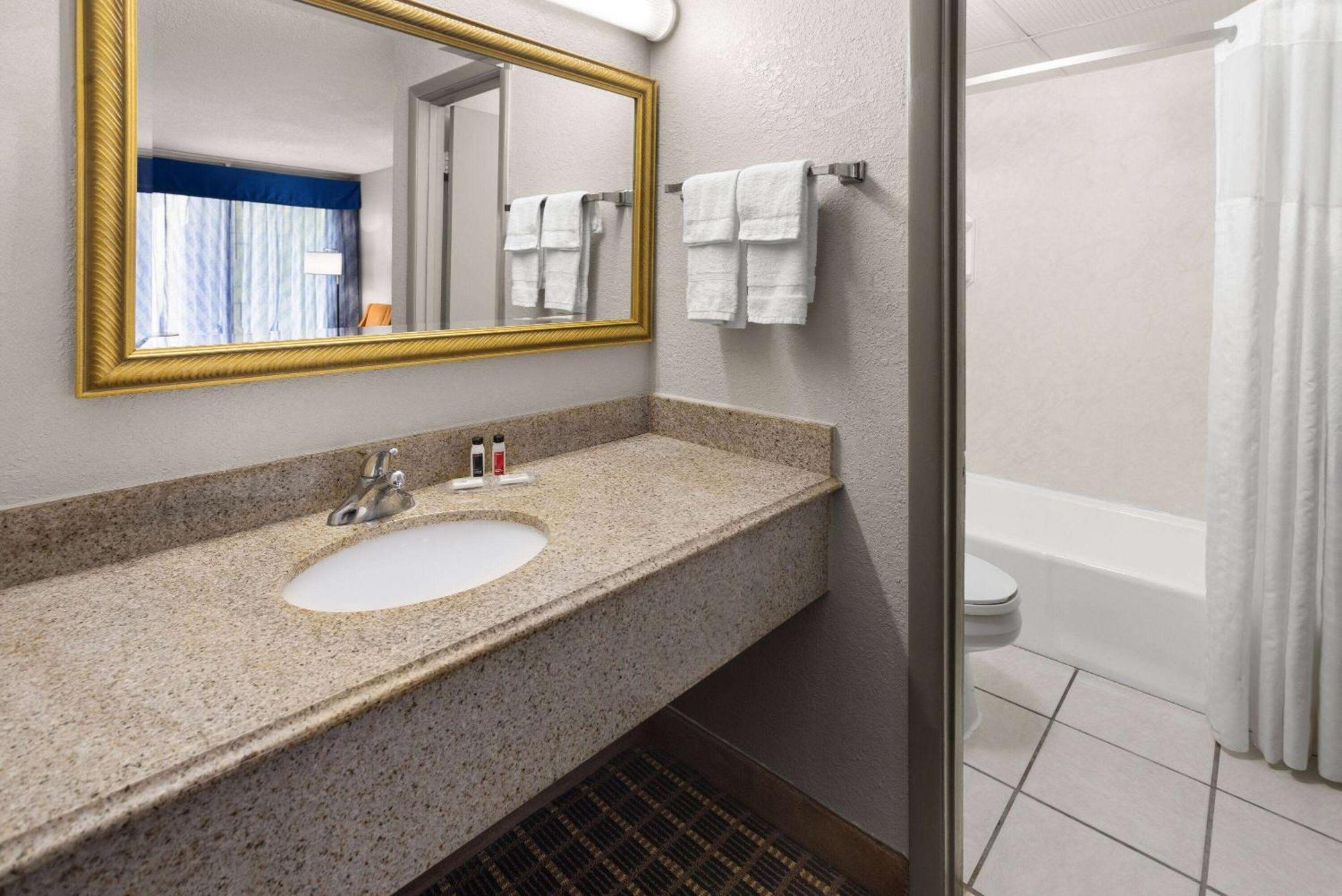 Days Inn By Wyndham Waycross Kültér fotó