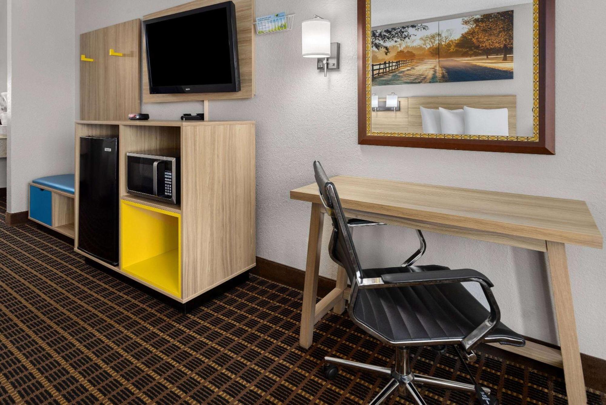 Days Inn By Wyndham Waycross Kültér fotó