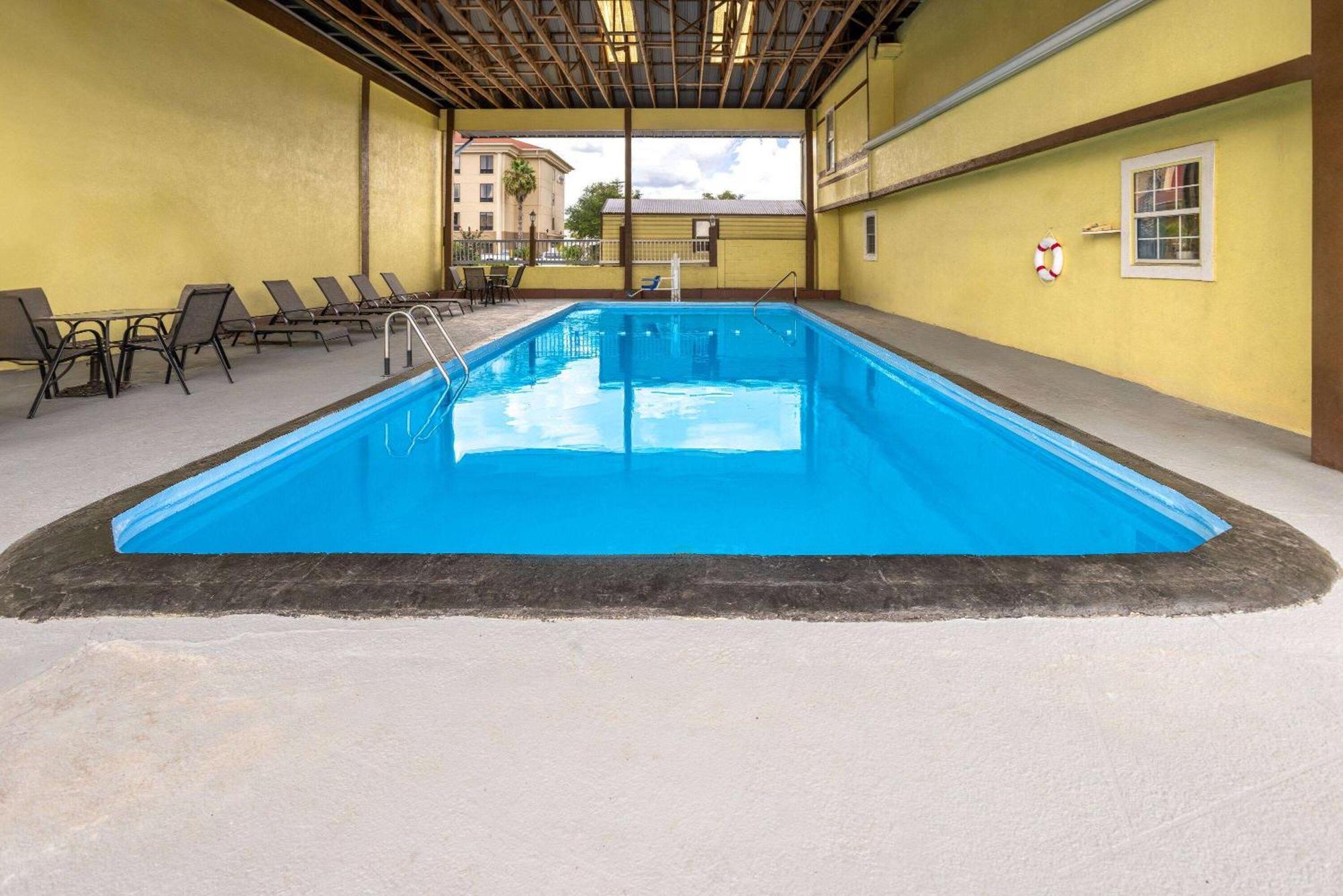 Days Inn By Wyndham Waycross Kültér fotó