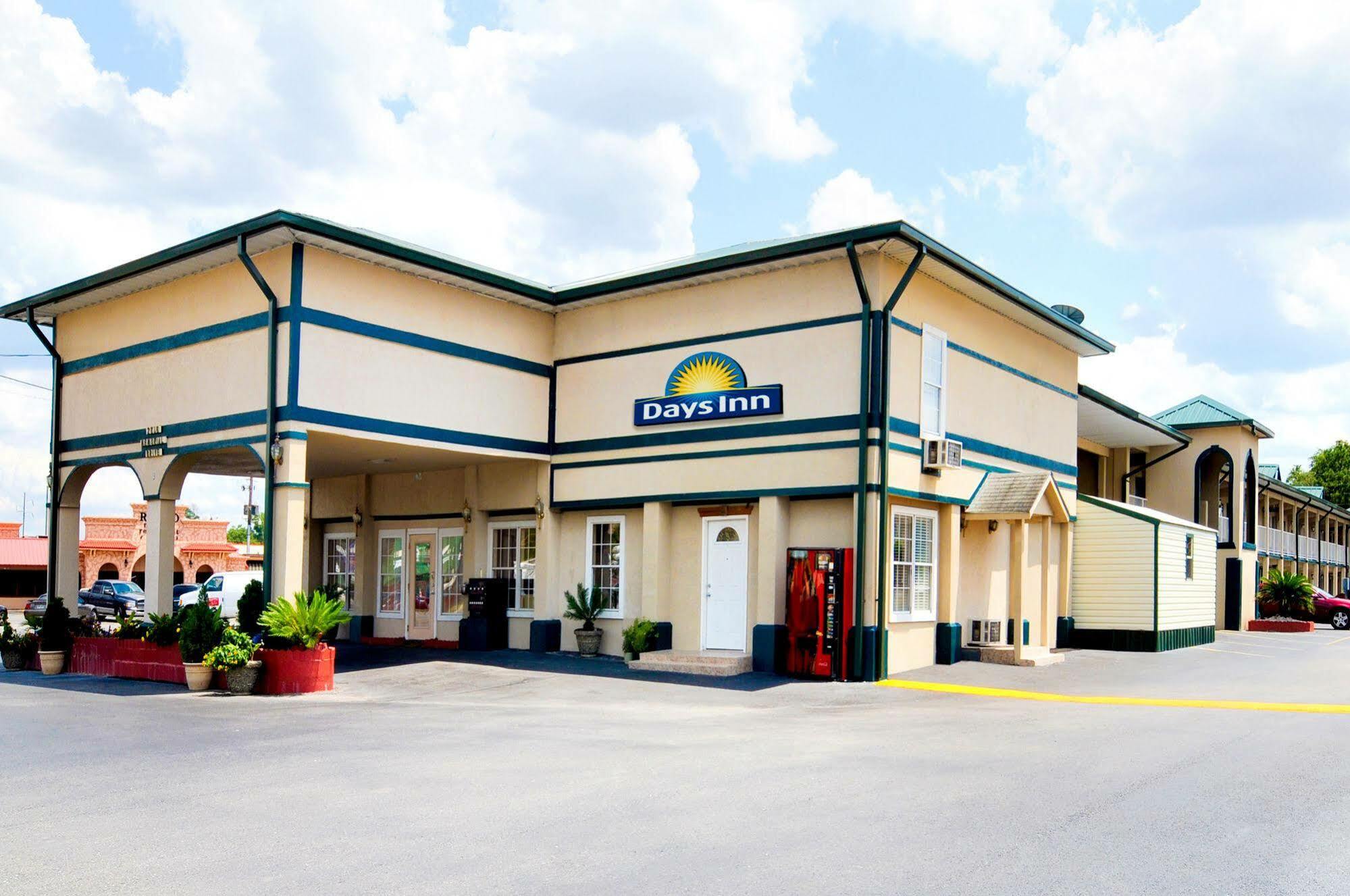 Days Inn By Wyndham Waycross Kültér fotó